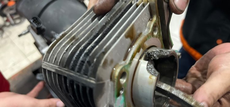 Small Mistakes – Huge Problems Engine piston arm cracked into 2 pieces